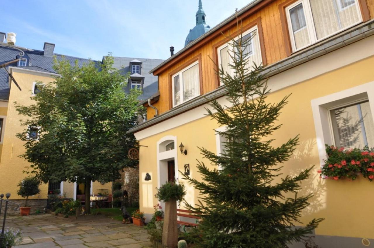 Im Vierseitenhof Linke * Annaberg-Buchholz