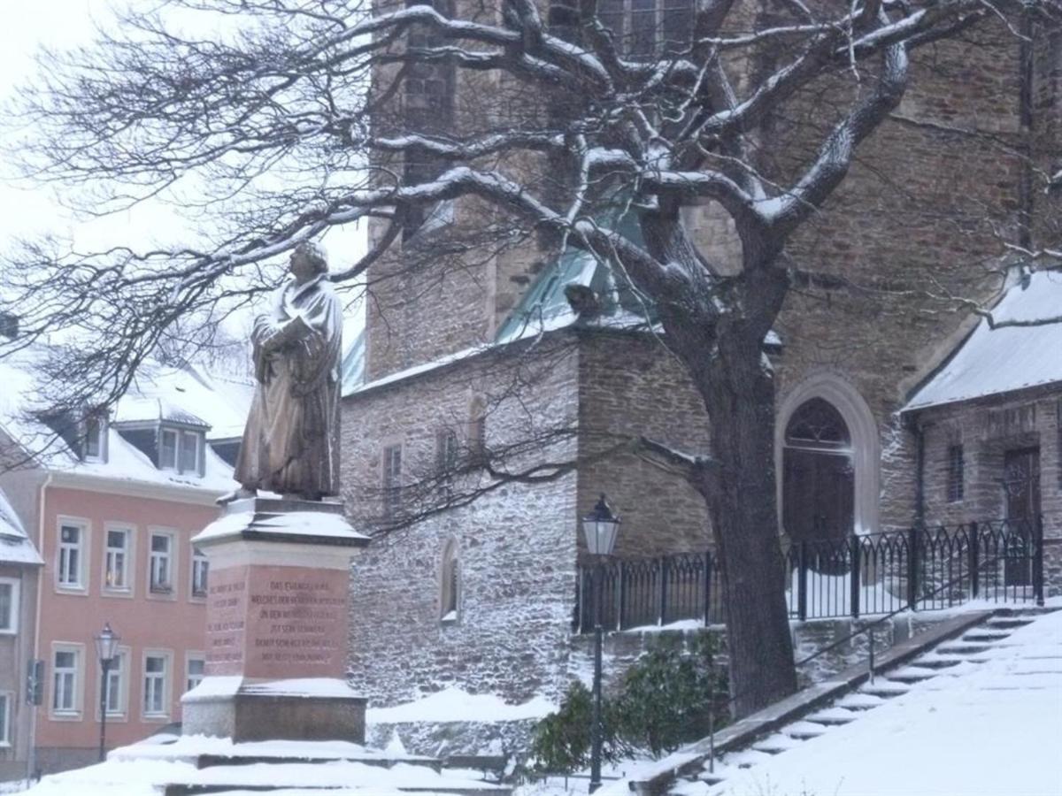 Im Vierseitenhof Linke